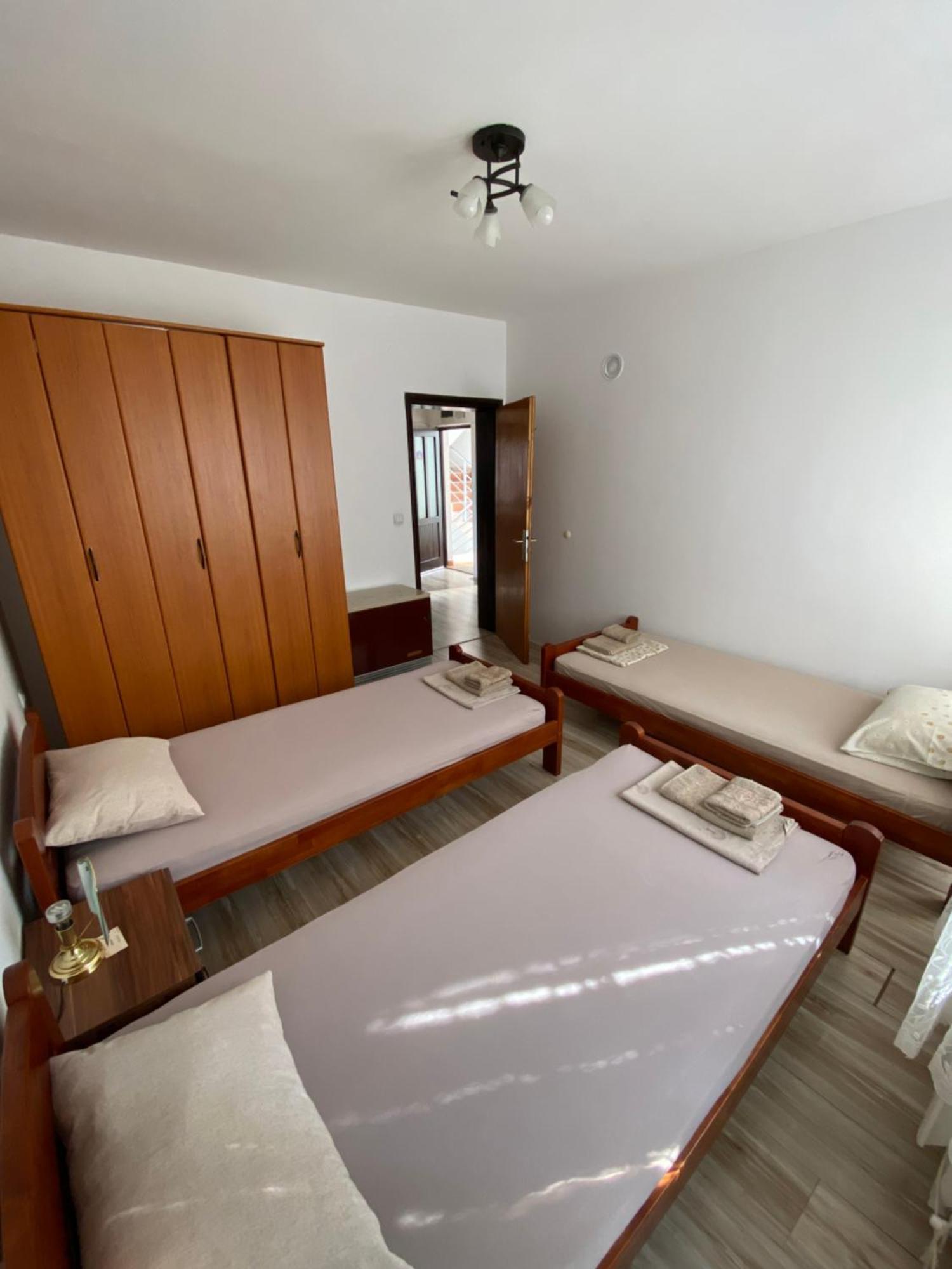 Apartmani Dora Leskovac Leskovac  Buitenkant foto