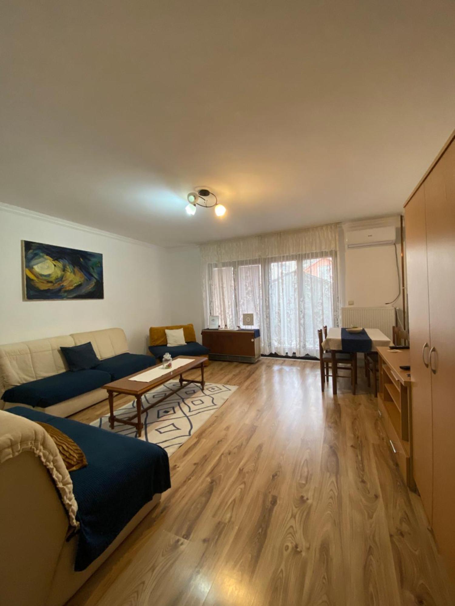 Apartmani Dora Leskovac Leskovac  Buitenkant foto