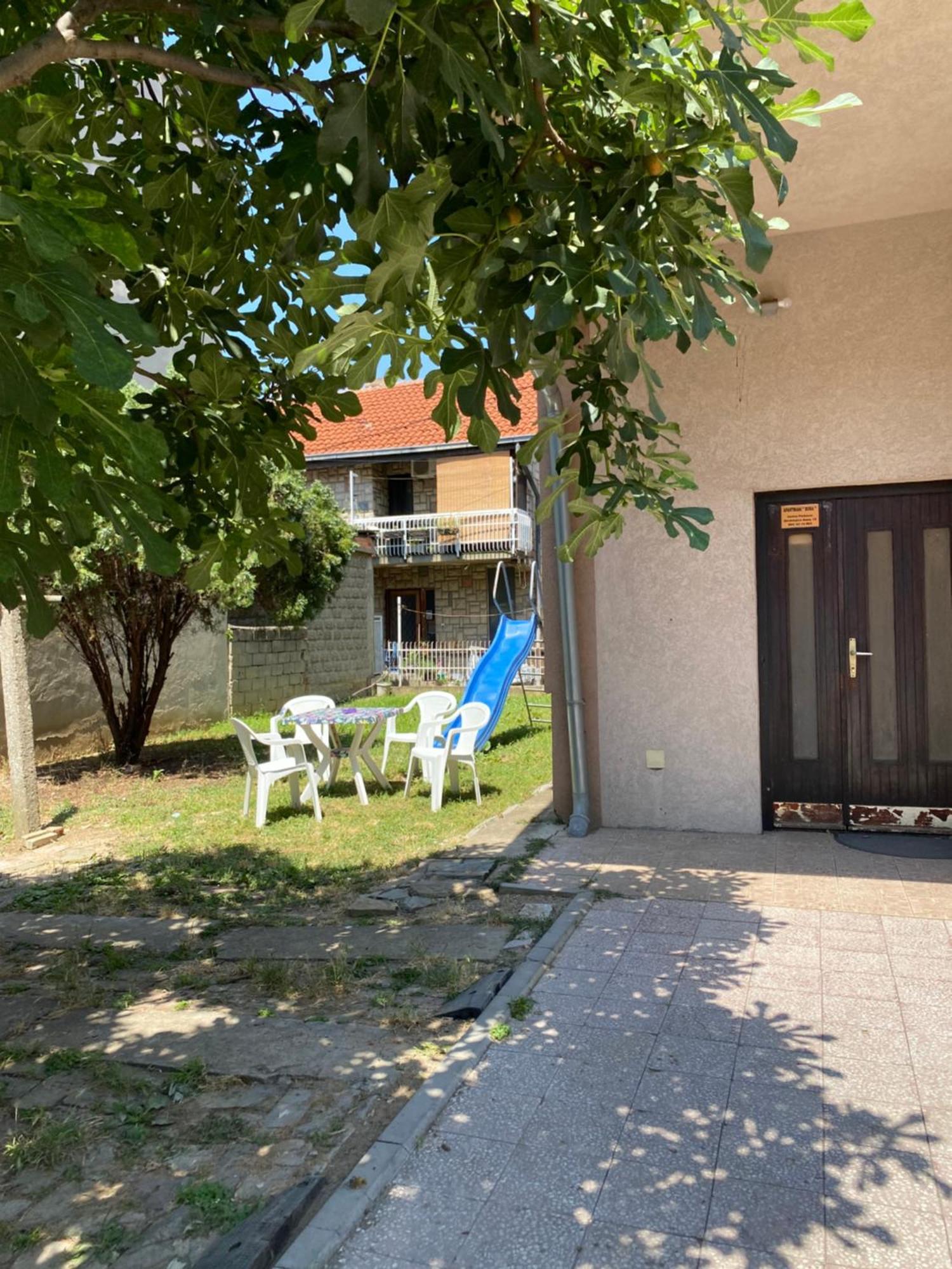 Apartmani Dora Leskovac Leskovac  Buitenkant foto