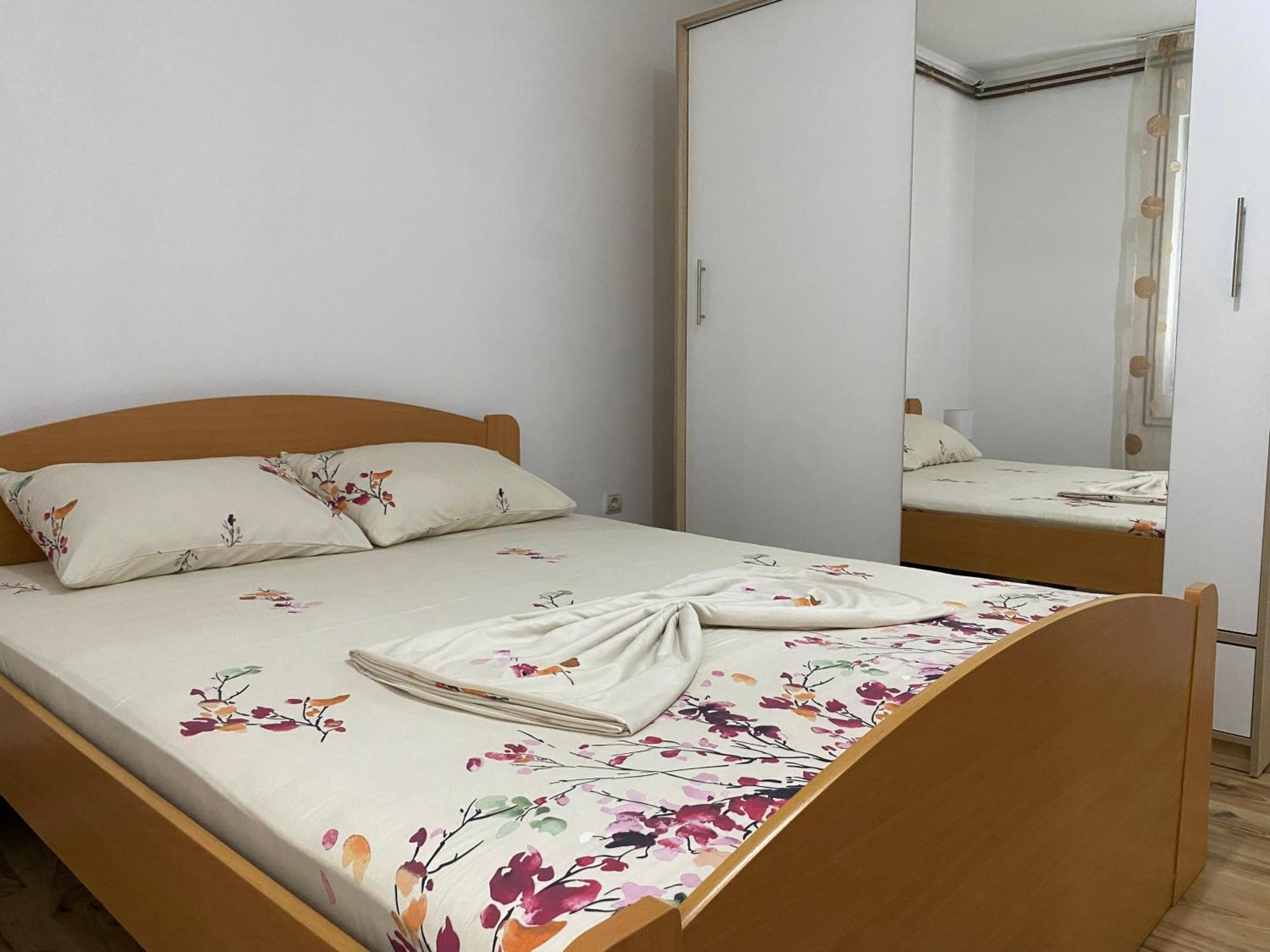 Apartmani Dora Leskovac Leskovac  Buitenkant foto